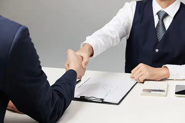 电脑桌上摆什么